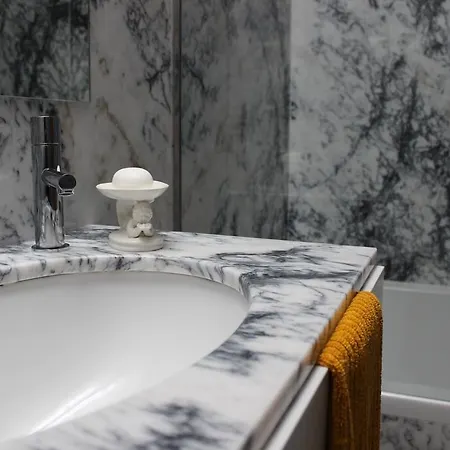 Groove-wood Loft דירה